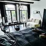 Joyjoyjoy The Black Beauty Ecolicious In A Canal House With French Balcony With View On The Canals Gæstehus 4*