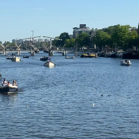 Joyjoyjoy The Black Beauty Ecolicious In A Canal House With French Balcony With View On The Canals 4* Amsterdam