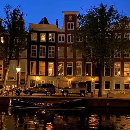 Joyjoyjoy The Black Beauty Ecolicious In A Canal House With French Balcony With View On The Canals Penzion