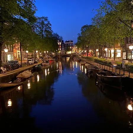 Joyjoyjoy The Black Beauty Ecolicious In A Canal House With French Balcony With View On The Canals 4*