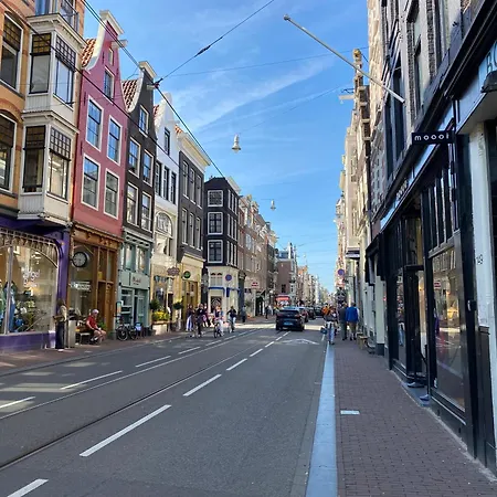 Joyjoyjoy The Black Beauty Ecolicious In A Canal House With French Balcony With View On The Canals 4* Amsterdam