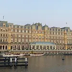 Joyjoyjoy The Black Beauty Ecolicious In A Canal House With French Balcony With View On The Canals 招待所 4*