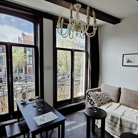 Joyjoyjoy The Black Beauty Ecolicious In A Canal House With French Balcony With View On The Canals 4* 암스테르담