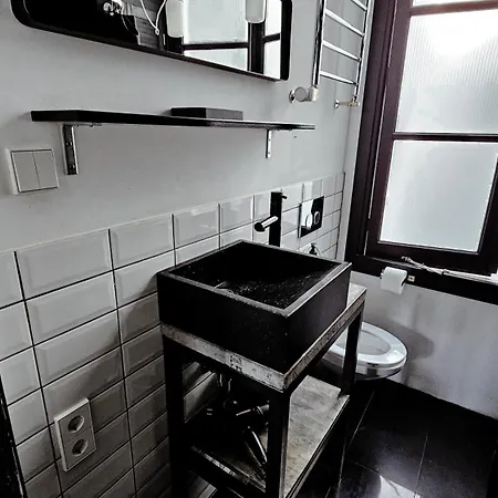 게스트하우스 Joyjoyjoy The Black Beauty Ecolicious In A Canal House With French Balcony With View On The Canals 4*