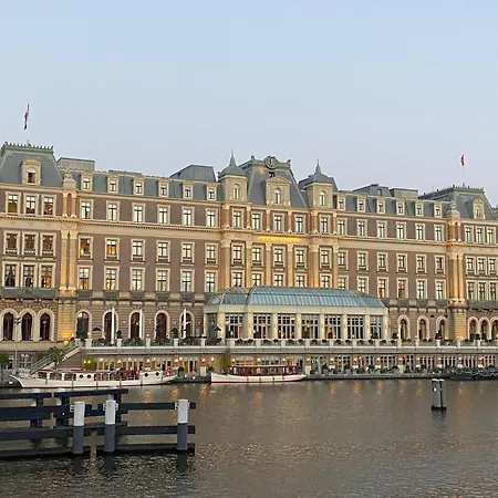 Joyjoyjoy The Black Beauty Ecolicious In A Canal House With French Balcony With View On The Canals بيت ضيافة 4*