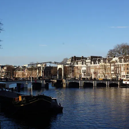 Joyjoyjoy The Black Beauty Ecolicious In A Canal House With French Balcony With View On The Canals