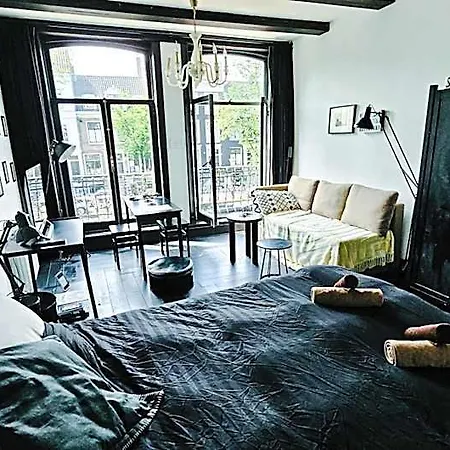 Guest house Joyjoyjoy The Black Beauty Ecolicious In A Canal House With French Balcony With View On The Canals Amsterdam