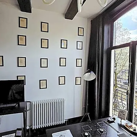 Joyjoyjoy The Black Beauty Ecolicious In A Canal House With French Balcony With View On The Canals Guest house 4*