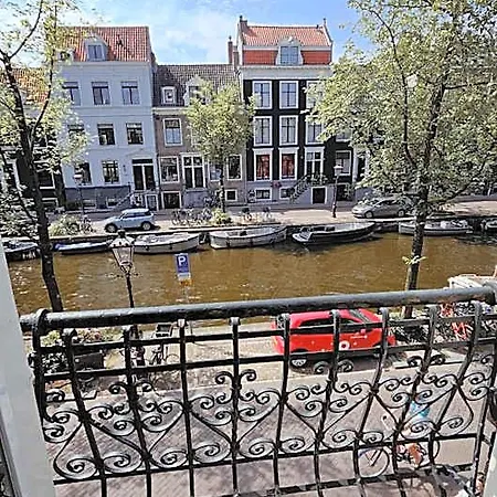 Guest house Joyjoyjoy The Black Beauty Ecolicious In A Canal House With French Balcony With View On The Canals Amsterdam