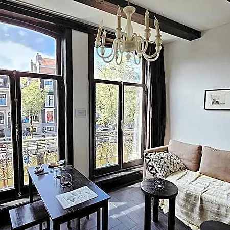 Guest house Joyjoyjoy The Black Beauty Ecolicious In A Canal House With French Balcony With View On The Canals Amsterdam