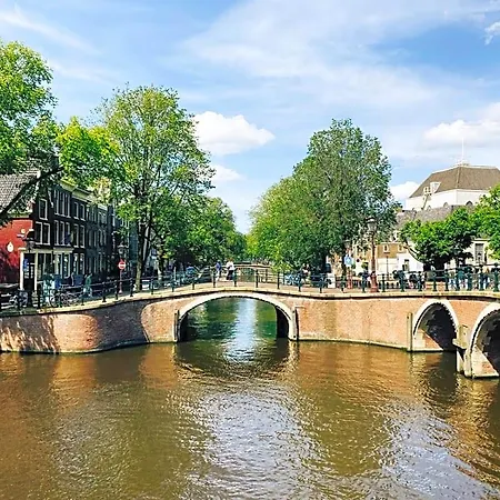 Joyjoyjoy The Black Beauty Ecolicious In A Canal House With French Balcony With View On The Canals Amsterdam