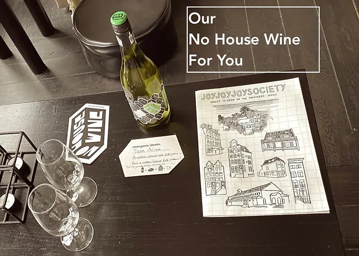 Joyjoyjoy The Black Beauty Ecolicious In A Canal House With French Balcony With View On The Canals 4* Amsterdam