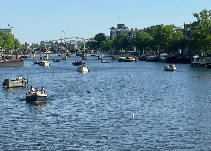 Joyjoyjoy The Black Beauty Ecolicious In A Canal House With French Balcony With View On The Canals 4* Amsterdam