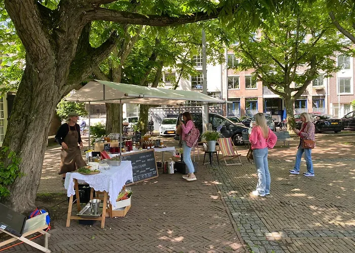 Pensjonat Joyjoyjoy The Black Beauty Ecolicious In A Canal House With French Balcony With View On The Canals Amsterdam