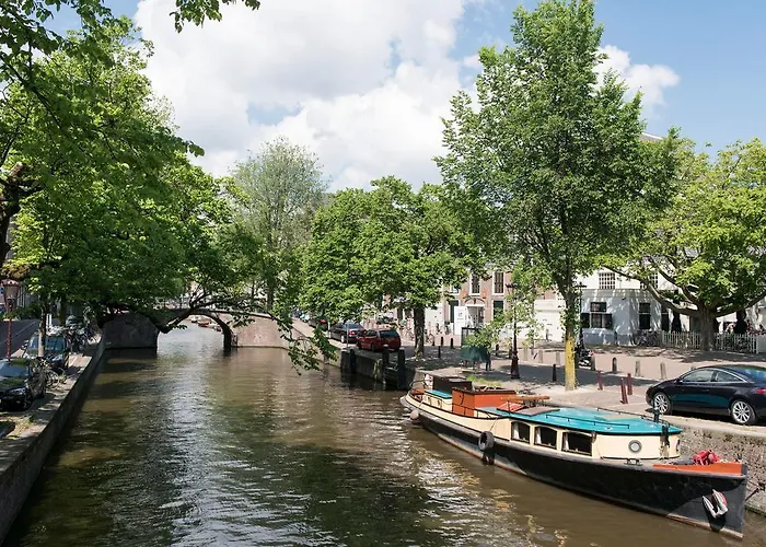 Joyjoyjoy The Black Beauty Ecolicious In A Canal House With French Balcony With View On The Canals 4* Amsterdam