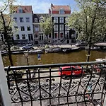 Vendégház Joyjoyjoy The Black Beauty Ecolicious In A Canal House With French Balcony With View On The Canals