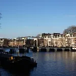 Joyjoyjoy The Black Beauty Ecolicious In A Canal House With French Balcony With View On The Canals
