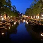 Joyjoyjoy The Black Beauty Ecolicious In A Canal House With French Balcony With View On The Canals 4*