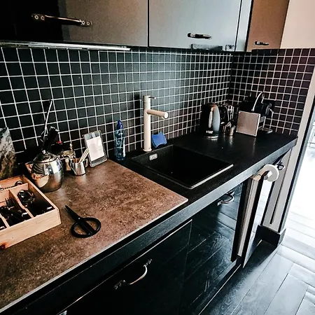 Maison d'hôtes Joyjoyjoy The Black Beauty Ecolicious In A Canal House With French Balcony With View On The Canals