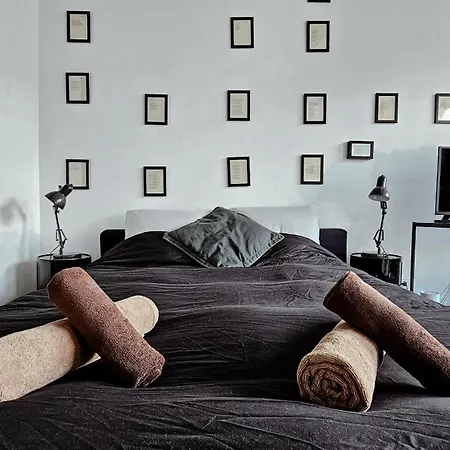 Maison d'hôtes Joyjoyjoy The Black Beauty Ecolicious In A Canal House With French Balcony With View On The Canals 4*