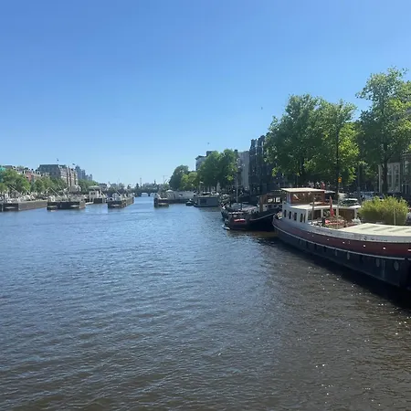 Joyjoyjoy The Black Beauty Ecolicious In A Canal House With French Balcony With View On The Canals Maison d'hôtes 4*
