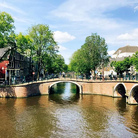 Joyjoyjoy The Black Beauty Ecolicious In A Canal House With French Balcony With View On The Canals