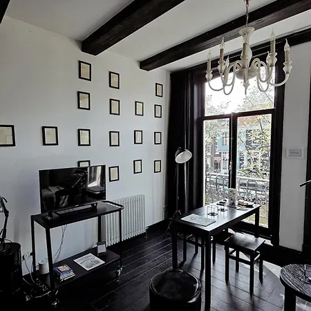 Joyjoyjoy The Black Beauty Ecolicious In A Canal House With French Balcony With View On The Canals Amsterdam