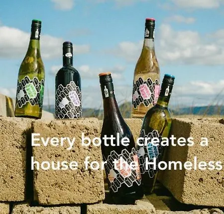 Joyjoyjoy The Black Beauty Ecolicious In A Canal House With French Balcony With View On The Canals Amsterdam